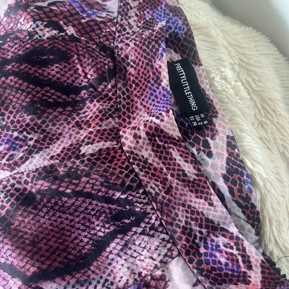 Pretty Little Thing Silk Pants - Picture 2 of 2